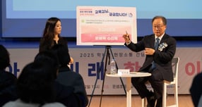 김석준 부산교육감이지난 8일 온샘초에서 학부모와 현장간담회를 진행하고 있다./사진제공=부산교육청