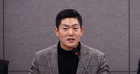 김재섭 국민의힘 의원이 12·3 비상계엄 1주년을 맞아 당 지도부인 장동혁 대표가 사과 메시지를 내지 않을 경우 20여명의 의원들이 집단행동에 나설 것이라고 말했다. 비상계엄1주년 사진은 지난 27일 김재섭 국민의힘 의원이 서울 여의도 국회 의원회관에서 열린 부동산 정책토론회에서 발언하는 모습. /사진=뉴시스