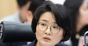  임미애 더불어민주당 의원이 17일 전북 전주시 농촌진흥청에서 열린 농림축산식품해양수산위원회 국정감사에서 질의를 하고 있다. /사진=뉴스