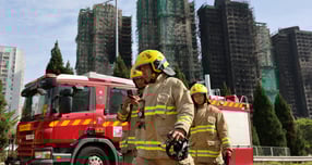 홍콩 소방 당국이 타이포 아파트 화재와 관련해 수색을 이날 마무리할 예정이라고 밝혔다. 사진은 28일(현지시각) 홍콩 타이포 아파트 화재 사고 현장에서 소방대원들이 진압 작업 중인 모습. /사진=로이터