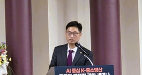 채연호 국방부 인공지능정책팀 과장이 28일 국회 의원회관에서 열린 &#039;AI 중심 K-중소방산 글로벌 경쟁력 강화&#039; 세미나에서 기조발표를 하고 있다. /사진=김대영 기자