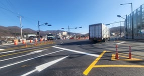 경기도가 광주시 도척면 진우리와 곤지암읍 삼리를 연결하는 &#039;국지도 98호선 도척-실촌 도로확포장공사&#039; 가운데 진우리(연장 1.34㎞, 2차로) 구간을 28일 우선 개통했다. /사진제공=경기도