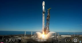29일 새벽 오전 3시44분에 발사된 스페이스엑스(SpaceX) 펠컨9이 우주를 향해 솟아 오르고 있다. /사진제공=경기도 유튜브