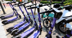 지난 5월13일 서울 마포구 홍대 레드로드에 전동킥보드가 서있다./사진=뉴스