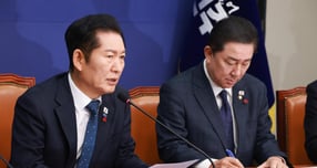 정청래 더불어민주당 대표가 28일 서울 여의도 국회에서 열린 최고위원회의에서 발언하고 있다./사진=뉴시스