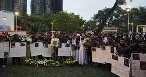 홍콩 당국, 아파트 화재 참사 후 반정부 시위 경계… 엄중 대응 경고