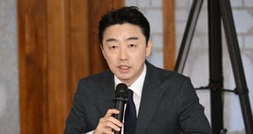 강훈식 대통령실 비서실장이 1일 쿠팡 개인정보 유출 사태와 관련해 &quot;근본적 제도 보완이 필요하다. 징벌적 손해배상제 강화 등을 검토하라&quot;고 주문했다. 사진은 지난달 9일 강 비서실장이 서울 종로구 국무총리공관에서 열린 고위당정협의회에서 발언하는 모습. /사진=뉴스1(공동취재)