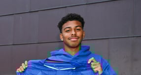 브라질 센터백 타이고 실바의 아들 이사구 실바가 첼시와 프로 계약을 체결했다. 사진은 2일(한국시각) 첼시와 프로계약을 체결한 이사구의 모습. /사진=첼시 인스타그램 캡처