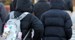 오는 3일 충청·전라·제주를 제외하고 전국이 맑은 날씨를 보일 것으로 관측된다. 사진은 지난달 19일 서울 종로구 광화문네거리에서 두꺼운 옷차림을 한 시민들이 이동한 모습. /사진=뉴시스 