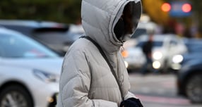 3일 수도권 지역이 영하 8도로 예상돼 두꺼운 옷차림이 필요하다. 사진은 지난달 17일 서울 용산 한 도로에서 시민이 출근하는 모습. /사진=뉴시스