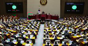  이른바 &#039;닥터나우 방지법&#039;으로 불린 약사법 개정안이 끝내 국회 본회의에 상정되지 못했다.사진은 지난 12월 서울 여의도 국회에서 열린 본회의, /사진=뉴시스