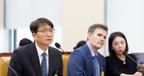 박대준 쿠팡 대표이사가 2일 서울 여의도 국회에서 열린 제429회국회(정기회) 과학기술정보방송통신위원회 제18차 전체회의에 출석해 의원 질의에 답변하고 있다. /사진=뉴스1 이승배 기자