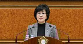 의정부시의회 정미영 의원이 1일 본회의장에서 국외연수 관련 5분자유발언을 하고 있다. /사진제공=의정부시의회