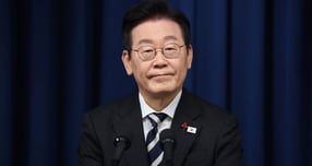 이 대통령은 12·3 비상계엄 1년이 된 것과 관련한 특별성명을 발표했다. 사진은 이 대통령이 3일 서울 용산 대통령실 청사에서 &#039;빛의 혁명 1주년, 대통령 대국민 특별성명&#039; 발표하는 모습. /사진=뉴스