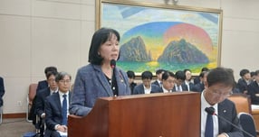 3일 정무위에서 열린 &#039;쿠팡 개인정보유출&#039; 긴급 질의에 참석한 송경희 개인정보보호위원장. /사진=지선우 기자