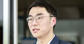 대통령실이 &#039;인사 청탁&#039; 논란이 불거진 김남국 국민디지털소통비서관에 대해 엄중 경고 조치했다고 밝혔다. 사진은 김남국 대통령실 국민디지털소통비서관의 모습. /사진=뉴시스