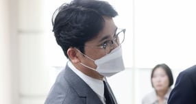 뒷돈 의혹으로 무혐의 처분을 받은 장정석 전 KIA타이거즈 단장이 무기 실격 제재를 받았다. 사진은 지난 5월29일 서울 서초구 서울고등법원에서 열린 항소심 선고 공판에 참석한 장정석 KIA타이거즈 전 단장. /사진=뉴시스