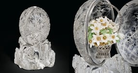 과거 러시아 황실 로마노프 가문이 소유했던 보석 장식품 &#039;겨울 달걀&#039;이 영국 런던 크리스티 경매에서 2290만파운드(약 445억원)에 낙찰되며 파베르제 달걀 경매 최고가 기록을 세웠다. 사진은 &#039;겨울 달걀&#039;의 모습. /사진=크리스티 경매 홈페이지 캡처