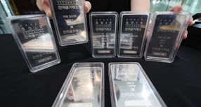 미국 연방준비제도(이하 연준)가 12월 금리 인하 가능성이 제기되면서 은 선물 가격이 사상 최고치를 찍었다. 사진은 지난 7월25일 서울 종로구 한국금거래소에 실버바가 진열된 모습. /사진=뉴시스 