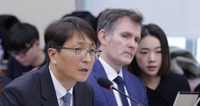 3일 열린 국회 정무위원회 현안질의에서 쿠팡이 대만 시장에는 최신 보안 기술을 도입하면서 정작 주력 시장인 한국은 소홀히 했다는 지적이 제기됐다. 박대준 쿠팡 대표이사가 3일 서울 여의도 국회 정무위원회에서 열린 쿠팡 개인정보 유출 관련 현안질의에서 의원 질의에 답변하고 있다. /사진=뉴스1 신웅수 기자