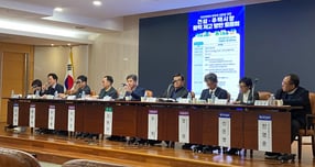 대한주택건설협회가 3일 오후 2시 서울 강남구 건설회관에서 &#039;건설 주택시장 활력 제고 방안 토론회&#039;를 개최했다. 사진은 토론회 참석자들의 모습. /사진=최성원 기자