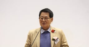 박지원 더불어민주당 의원이 12·3 비상계엄과 관련해 대국민 사과를 한 국민의힘 의원들에게 &quot;역사와 국민이 기억할 것&quot;이라고 밝혔다. 사진은 지난달 21일 박지원 더불어민주당 의원이 서울 여의도 국회 의원회관에서 열린 &#039;제25차 산업포럼&#039;에서 축사하는 모습. /사진=뉴시스