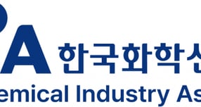 한국화학산업협회는 인도 정부가 톨루엔 품목에 적용을 추진해온 비관세장벽을 공식 철회함에 따라 통관 불확실성으로 막혀 있던 국내 톨루엔 수출길이 다시 열리게 됐다고 4일 밝혔다. 사진은 한국화학산업협회 로고 이미지. /사진=한국화학산업협회