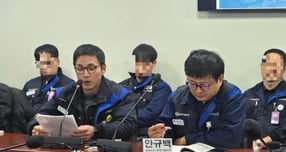 4일 여의도 국회의원회관에서 열린 토론회에서 발언하고 있는 오성택 금속노조 GM부품물류지회 노동안전부장(왼쪽)과 안규백 금속노조 한국GM지부장의 모습. /사진=김이재 기자