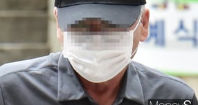 9명을 사망에 이르게 한 &#039;시청역 역주행 참사&#039; 가해 차량 운전자 차씨에 대한 금고 5년형이 대법원에서 확정됐다. 사진은 차씨가 영장실질심사(구속 전 피의자 심문)에 참석하는 모습. /사진=임한별 기자