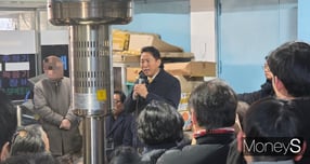 오세훈 서울시장이 세운지구 재개발 현장을 찾아 주민 의견을 듣고 정비사업 재추진 의지를 피력했다. 사진은 오 시장이 이날 주민 간담회에서 발언하는 모습. /사진=이화랑 기자