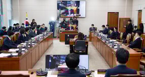 이철규 국회 산업통상자원중소벤처기업위원장이 4일 서울 여의도 국회에서 열린 제429회 국회(정기회) 산업통상자원중소벤처기업위원회 제9차 전체회의에서 의사봉을 두드리고 있다. / 사진=뉴스1 유승관 기자