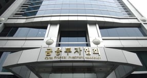 금융투자협회가 최근 국내 자산운용사와의 정기 설명회에서 광고 의무 표시사항을 지켜달라는 의견을 전달했다. 사진은 서울 여의도 금융투자협회. /사진=금융투자협회