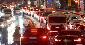 지난 4일 내린 폭설로 차량이 정체된 서울 종로구 안국동의 혼잡한 모습. /사진=뉴스