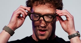 메타가 예산을 메타버스가 아닌 AI에 집중할 것이라는 외신 보도가 나왔다. 사진은 지난 9월17일 미국 캘리포니아주 멘로파크 메타 본사에서 열린 행사에 참석해 스마트 안경을 소개한 마크 저커버그 메타 CEO의 모습. /사진=로이터