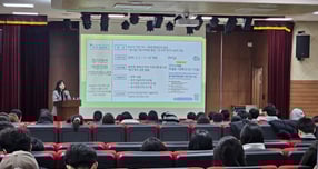  오산시가 2026학년도 대학수학능력시험을 치른 관내 고3 예비청년을 대상으로 &#039;찾아가는 청년정책 설명회&#039;를 열고 있다. /사진제공=오산시