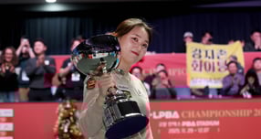 SK렌터카 강지은이 행운의 득점으로 4년 만에 우승 트로피를 들어올렸다. 사진은 지난 6일 경기 고양킨텍스 PBA스타디움에서 열린 2025-26시즌 8차 투어 하림 PBA-LPBA 챔피언십 LPBA 결승에서 우승을 차지한 강지은. /사진=프로당구협회(PBA) 제공