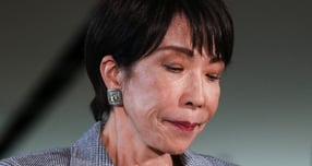 일본이 대만 유사시 무력개입이 가능하다는 취지의 발언을 하자 중국 항공사들이 일본 노선에 대한 무료 항공권 취소 및 변경 기한을 늘렸다. 사진은 지난달 25일 다카이치 사나에 일본 총리가 도쿄 총리관저에서 취재진 물음에 답하는 모습. /사진=로이터