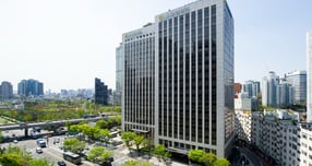 NH농협생명이 휴면보험금, 미수령 연금·만기보험금·분할보험금 등 고객이 찾아가지 않은 금액을 안내·지급하는 캠페인을 진행한다. 사진은 농협생명 사옥 전경. /사진=NH농협생명