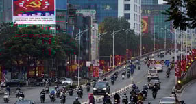 베트남 정부가 극심한 성비 불균형을 해소하기 위해 대대적인 개편에 나섰다. 사진은 베트남 하노이 거리의 모습. /사진=로이터