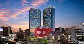 유안타증권이 롯데관광개발의 호실적이 내년에도 이어질 것으로 내다봤다. 사진은 제주 드림타워 복합리조트 전경. /롯데관광개발