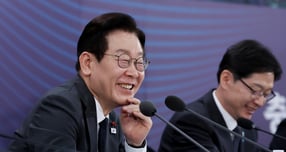 이재명 대통령이 8일 자신의 엑스에 정원오 서울 성동구청장을 칭찬하는 글을 올렸다. 사진은 지난 5일 이 대통령이 충남 천안시 한국기술교육대학교에서 열린 &#039;충남의 마음을 듣다&#039; 타운홀미팅에서 마무리 발언하는 모습. /사진=뉴시스(대통령실통신사진기자단)