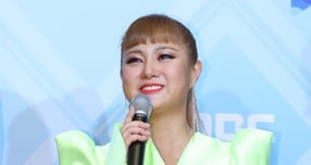 보건복지부가 개그우먼 박나래 &#039;주사 이모&#039; 의료 행위 의혹에 대해 필요 시 행정조사를 검토하겠다고 전했다. 사진은 2019 MBC 방송연예대상 시상식이 열린 2019년 12월29일 서울 상암동 MBC미디어센터에서 &#039;나혼자산다&#039; 박나래가 레드카펫으로 들어서며 인사한 모습. /사진=뉴시스