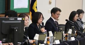 전국법관대표회의가 8일 더불어민주당이 강행하고 있는 내란특별재판부 설치와 법왜곡죄 도입 등에 대해 &quot;위헌·재판독립 침해가 우려된다&quot;는 의사를 표명했다. 사진은 8일 김예영 전국법관대표회의 의장(왼쪽 세번째)이 경기 고양시 일산 사법연수원에서 열린 전국법관대표회의에서 발언하는 모습. /사진=뉴시스(공동취재)