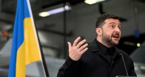 볼로디미르 젤렌스키 우크라이나 대통령이 러시아와의 종전 협상 쟁점 중 하나인 영토 문제에 대해 러시아에 양보할 수 없다고 밝혔다. 사진은 지난 10월22일 스웨덴에서 기자회견 중인 젤렌스키 대통령의 모습. /사진=로이터