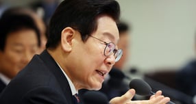 이재명 대통령이 제53회 국무회의에서 &quot;입법을 두고 견해를 달리하는 부분이 많이 있지만 국민의 뜻에 따라 필요한 일을 해나가야 한다&quot;고 밝혔다. 사진은 9일 이 대통령이 서울 용산구 대통령실 청사에서 열린 국무회의에서 발언하는 모습. /사진=뉴시스(대통령실통신사진기자단)