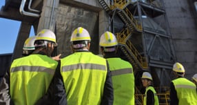 9일 충북 제천의 아세아시멘트 제천공장에서 SCR 설비를 시찰하는 시멘트업계 대표이사님 및 임원진. /사진=한국시멘트협회