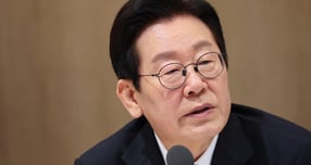 이재명 대통령이 헌법과 법률에 위반되는 행위를 한 종교단체는 해산시켜야 한다는 입장을 거듭 밝혔다. 사진은 9일 이 대통령이 서울 용산구 대통령실 청사에서 열린 국무회의에서 발언하는 모습. /사진=뉴시스(대통령실통신사진기자단)