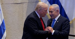베냐민 네타냐후 이스라엘 총리가 오는 29일(이하 현지시각) 미국에서 도널드 트럼프 미국 대통령을 만난다. 사진은 지난 10월13일 이스라엘 예루살렘에서 만난 트럼프 대통령(왼쪽)과 네타냐후 총리의 모습. /사진=로이터 