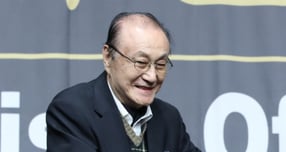 원로배우 윤일봉이 윤혜진, 엄태웅 곁에서 영면에 든다. 사진은 지난 2019년 11월 서울 중구 충무로 명보아트홀에서 열린 신영균예술문화재단 제9회 아름다운 예술인상 시상식에 참석한 원로배우 고 윤일봉. /사진=뉴시스