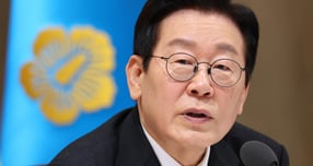 이재명 대통령이 10일 통일교 금품 수수 의혹과 관련해 &quot;여야·지위고하 관계없이 엄정하게 수사하라&quot;고 해당부처 및 기관에 주문했다. 사진은 9일 이 대통령이 서울 용산구 대통령실 청사에서 열린 국무회의에서 발언하는 모습. /사진=뉴시스(대통령실통신사진기자단)